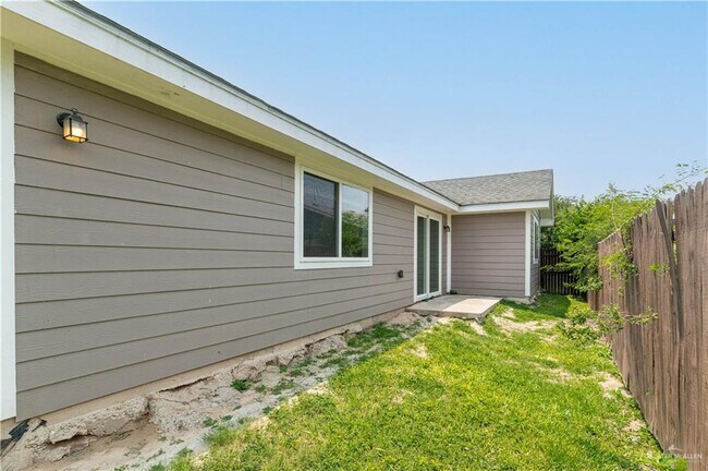 Building Photo - 312 N 17th St