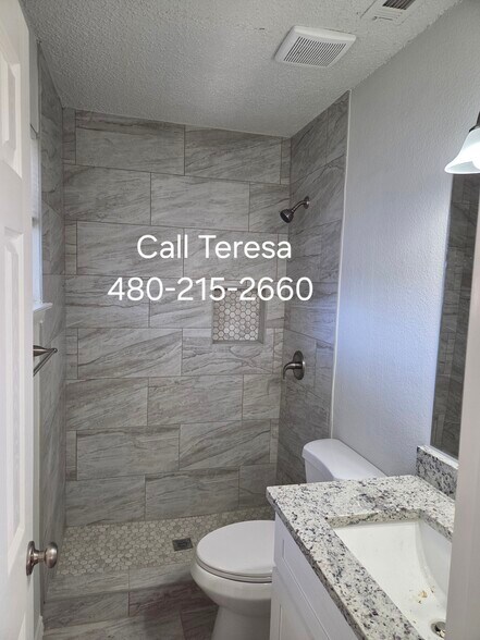 Building Photo - 4325 Chestnut Dr