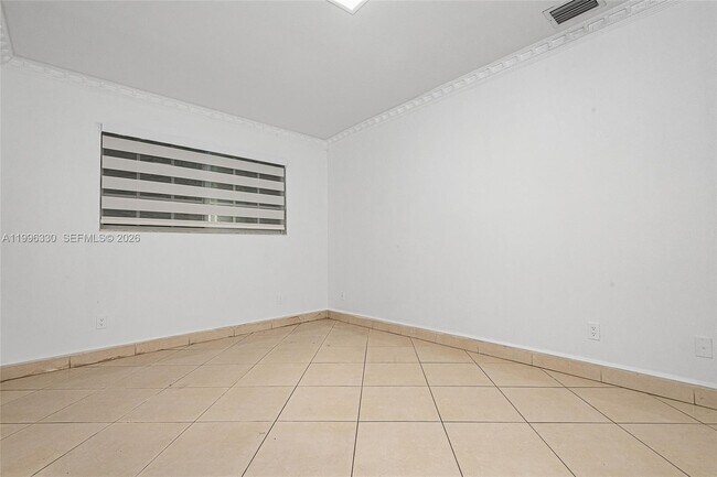 Building Photo - 2545 NE 207th St