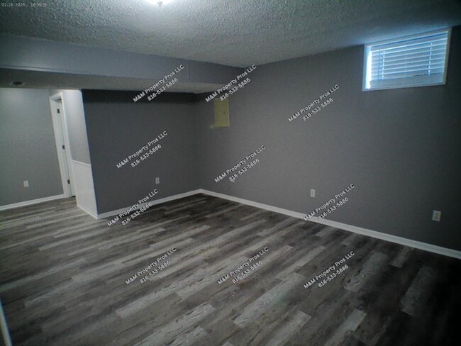 Building Photo - 7024 N Winchester Ave