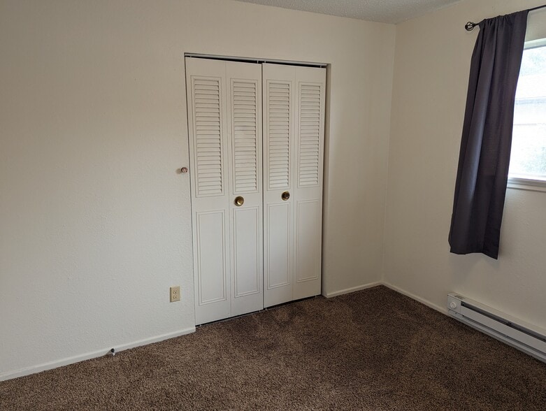 Building Photo - 339 Effie St