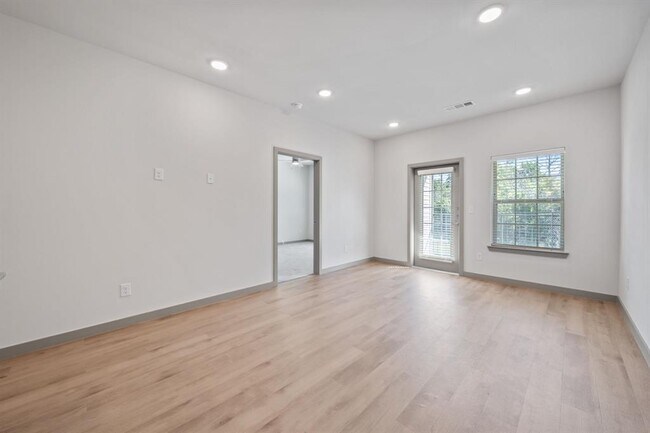 Building Photo - 691 Union Chapel Rd