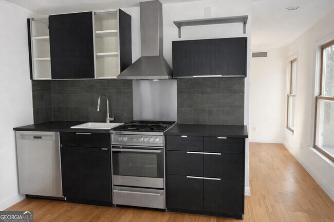 Building Photo - 566 Rankin St NE