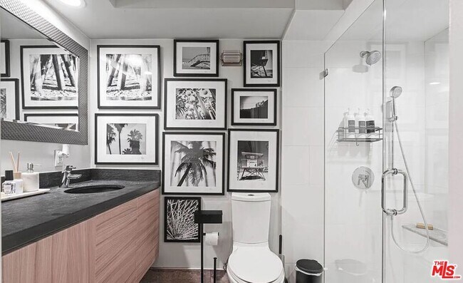 Building Photo - 615 6th Ave