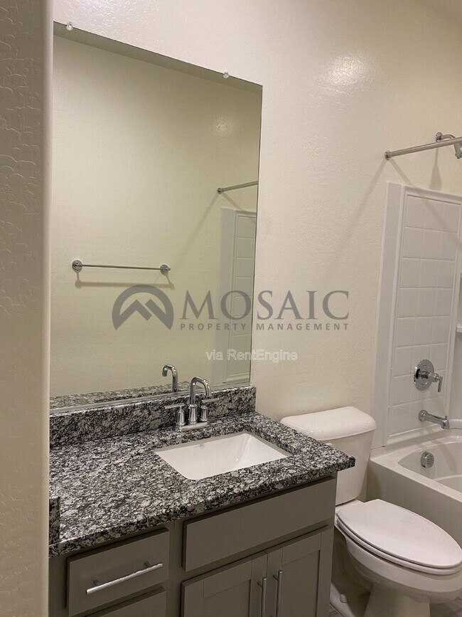 Building Photo - 4058 E Erie St