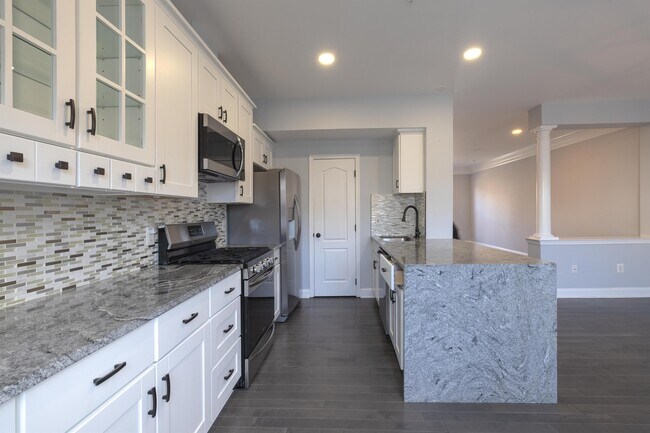 Building Photo - 904 Crestfield Dr