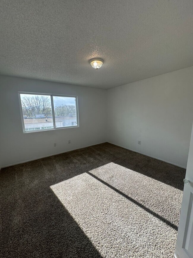 Building Photo - 313 Innsdale Terrace