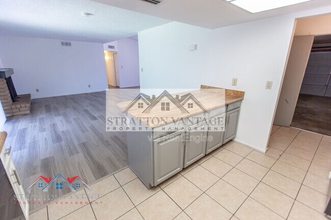 Building Photo - 7911 East Vía de Belleza