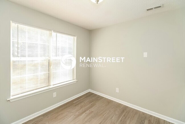 Building Photo - 3 Bedroom Pet-Friendly Home in College Park, GA with Main Street Renewal