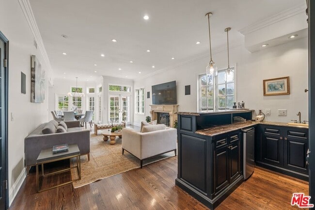 Building Photo - 9023 Alto Cedro Dr