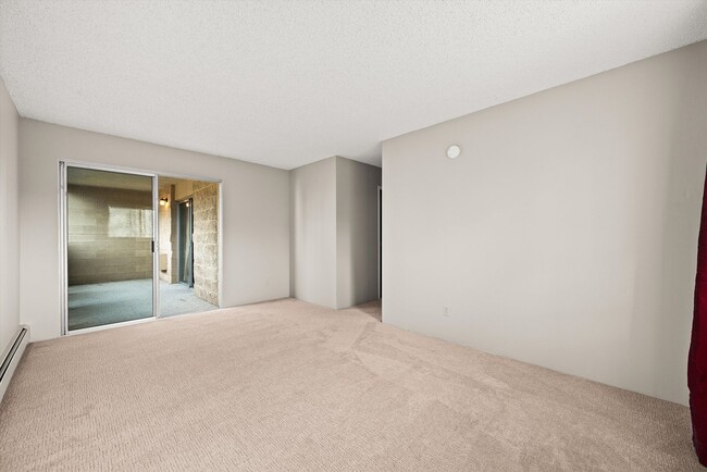 Building Photo - Amazing 2bedroom 2 bath!