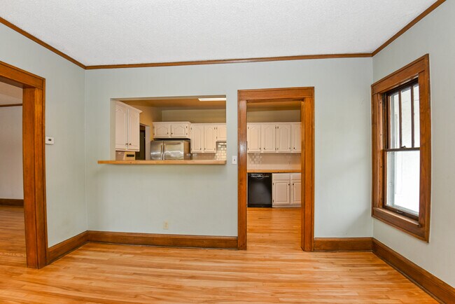 Building Photo - 3900 Sheridan Ave S