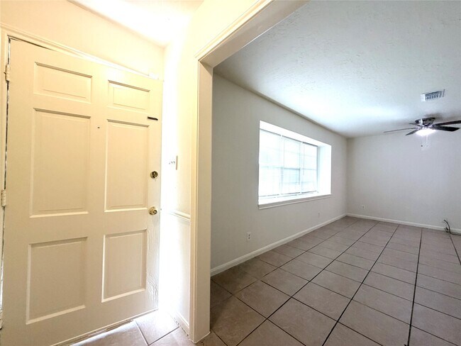 Building Photo - 9706 Crestdale Cir