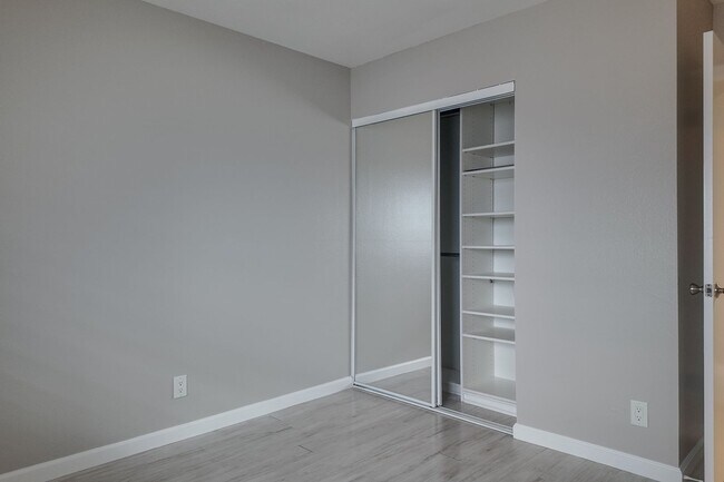 Building Photo - Modern Comfort with Pool & Spa in The Lakes – Solar Equipped Home