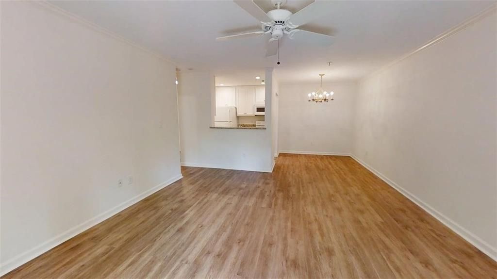 Building Photo - 300 Johnson Ferry Rd