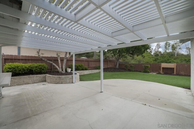 Building Photo - 12319 Hill Country Dr