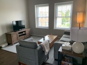 Building Photo - 2 Bed, 1 Bath Condo