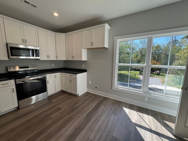 Building Photo - 74 Pelt Ln