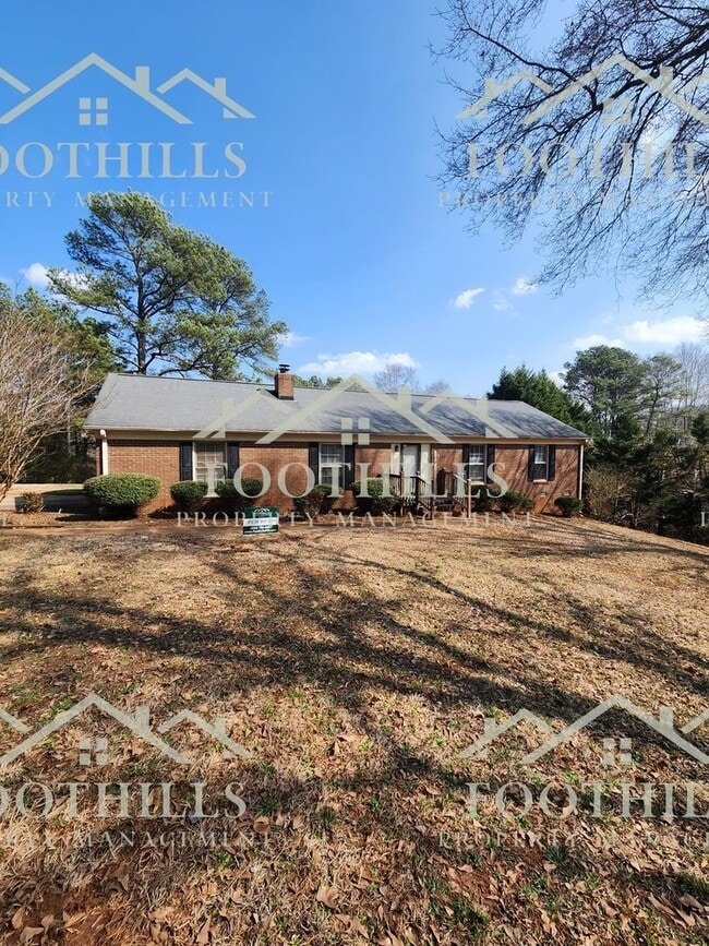 Building Photo - 702 Beagle Run