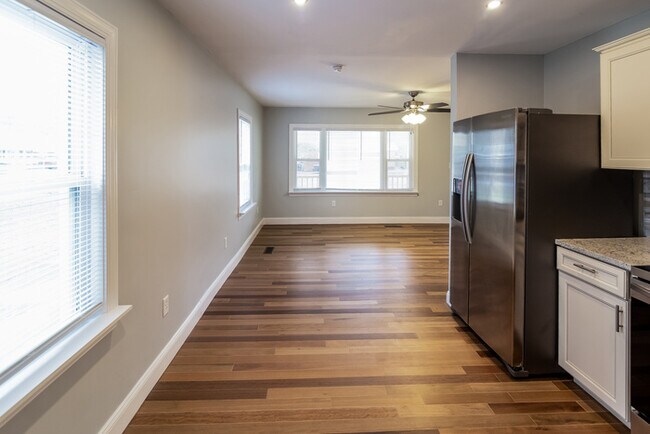 Building Photo - Gorgeous 4-Bedroom Home in Goose Creek