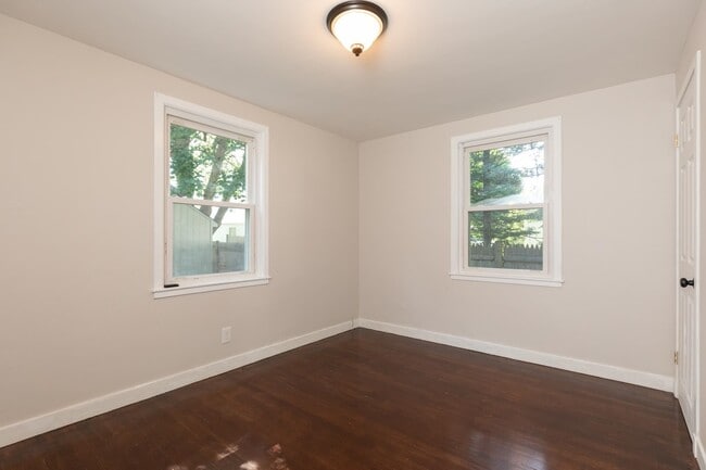 Building Photo - 400 Colonial Dr