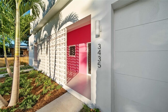 Building Photo - 3435 NW 9th Ct