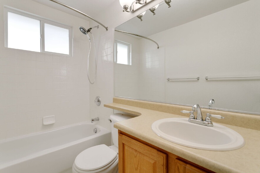 Building Photo - 4-Bedroom Home with Main-Level Suite, Gran...