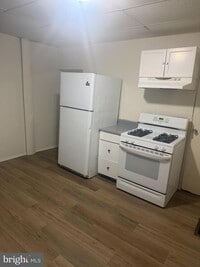 Building Photo - 802 Fairbanks Ave