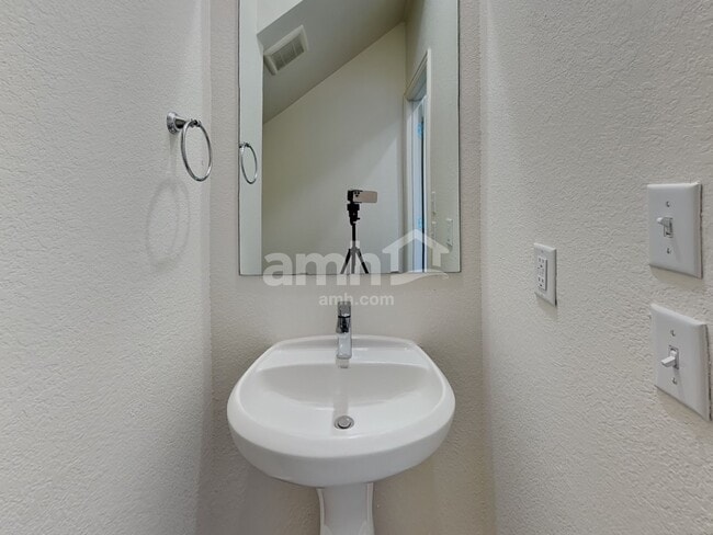 Building Photo - 2734 Lillybrook Ln