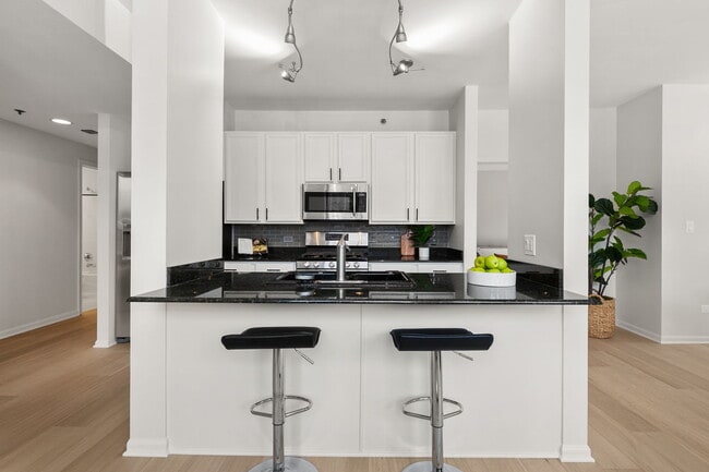 Building Photo - 400 W Ontario St