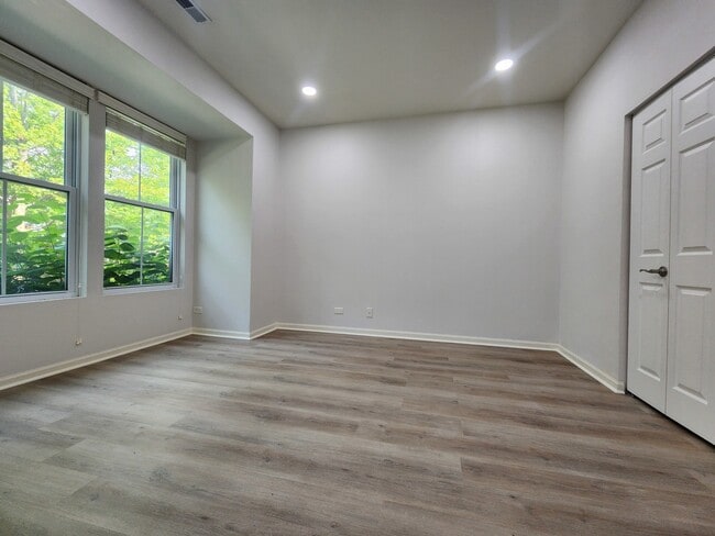 Building Photo - 208 W Hyde St