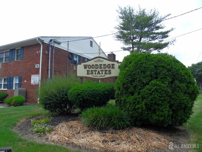 Building Photo - 28 Woodedge Ave