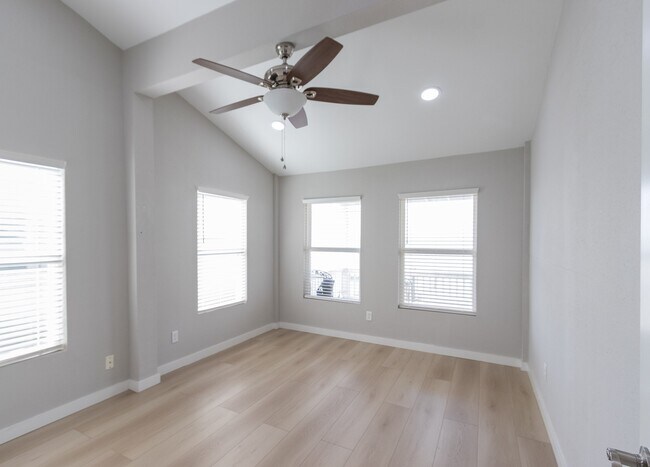 Building Photo - 2830 Bay Oaks Harbor Dr