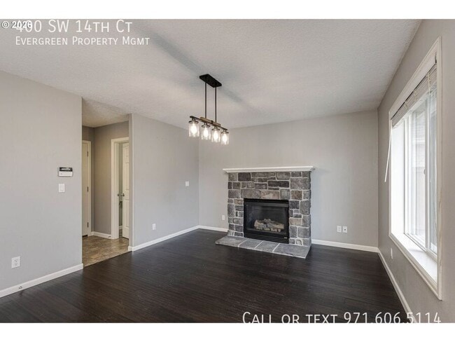 Building Photo - 400 SW 14th Ct