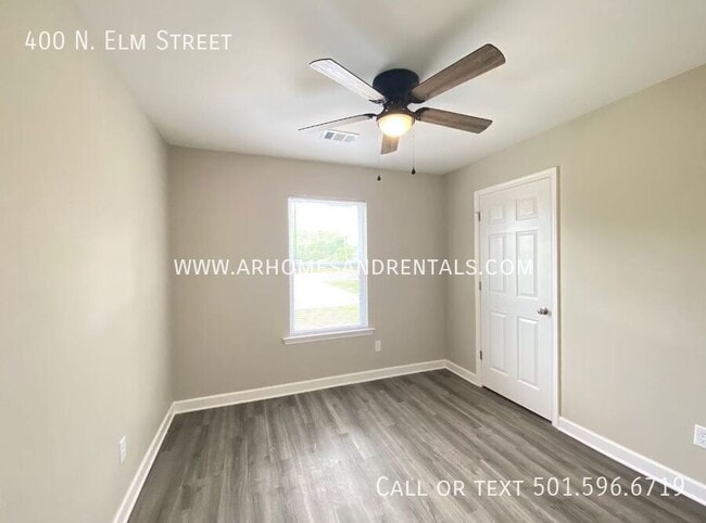 Building Photo - 400 N Elm St