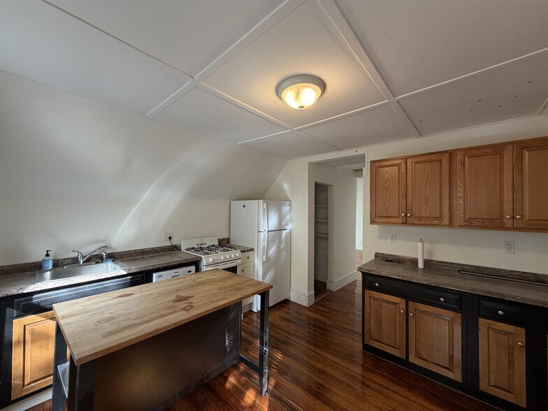 Building Photo - 94 Morrison Ave