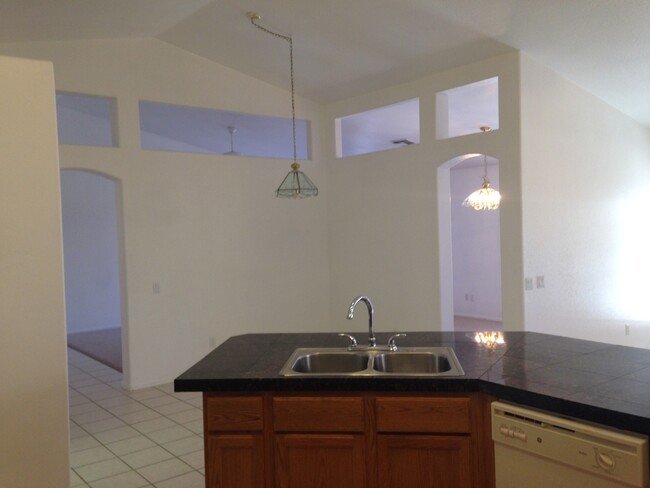 Building Photo - Chandler 4 Bed, 2 Bath Single Level Home w...