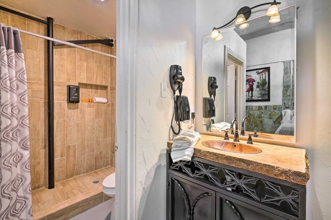 Building Photo - 3704 San Bernardo Ave