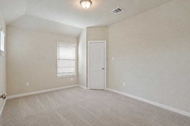 Building Photo - 7011 Golden Groundsel Dr