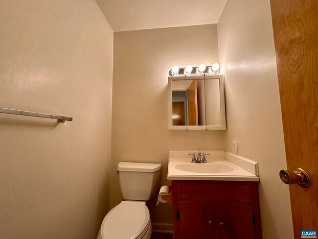 Building Photo - 143 Lake Saponi Dr