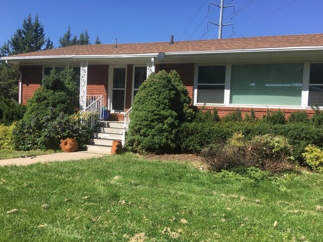 Building Photo - 4105 Edgehill Dr