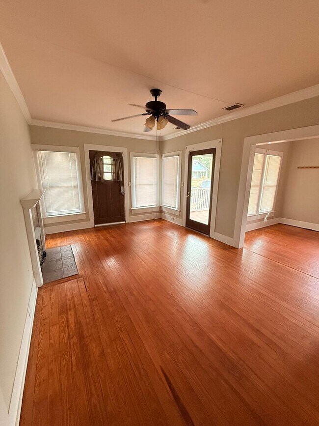 Building Photo - 323 W 6th Ave