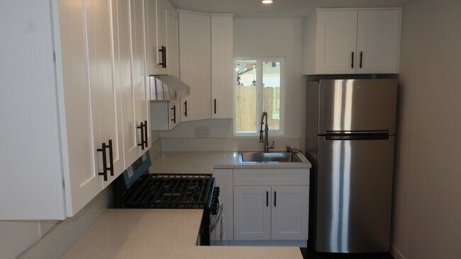 Building Photo - New 1 bedroom 1 bath no Apartment ADU style