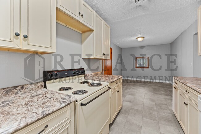 Building Photo - 6114 E Rockwood Rd
