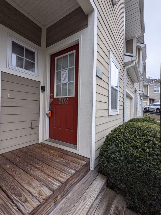 Building Photo - Spacious Condo off Hendersonville Rd