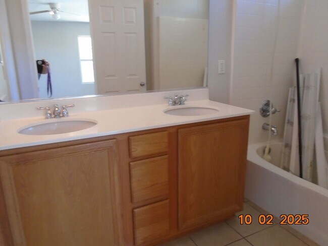 Building Photo - 2 bedroom condo in Vineyards gated community
