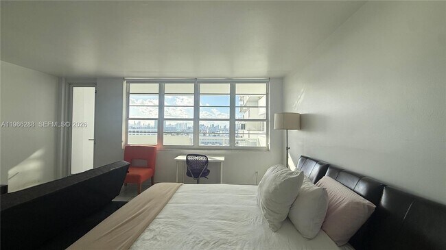 Building Photo - 100 Lincoln Rd