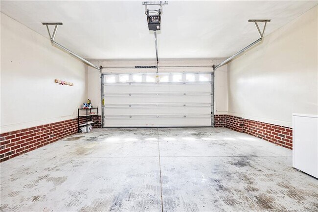 Building Photo - 5806 Rainsford Dr