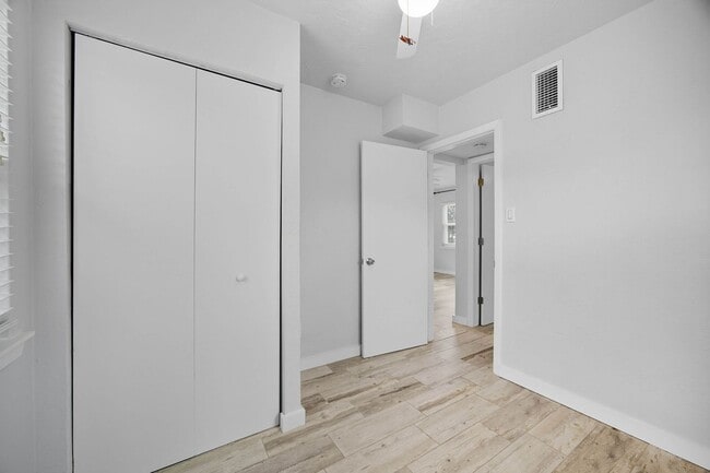 Building Photo - 6236 S Martindale Ave