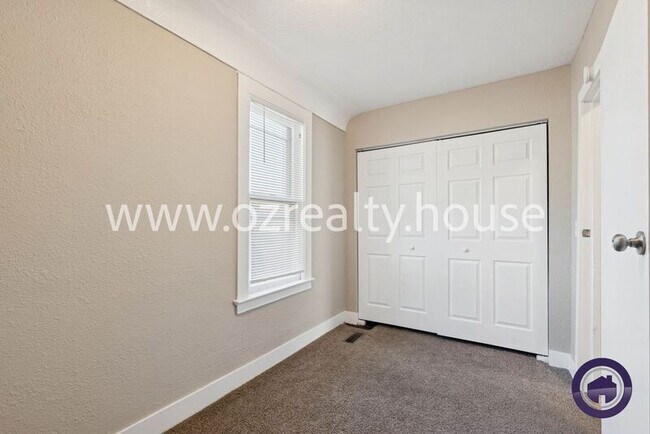 Building Photo - 1005 Elysian Ave